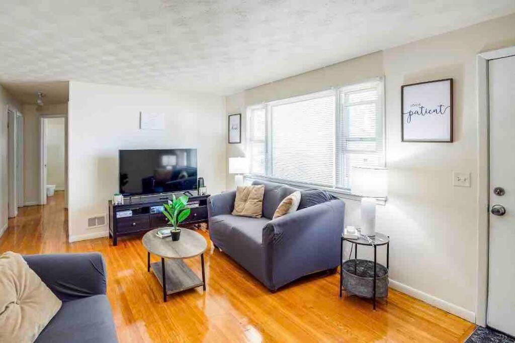 Villa {Hot Tub In Ranch} Mins To Airport/Uofr/Strng/Dwtn Rochester Esterno foto