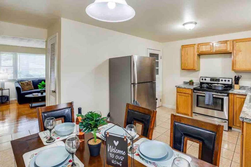 Villa {Hot Tub In Ranch} Mins To Airport/Uofr/Strng/Dwtn Rochester Esterno foto