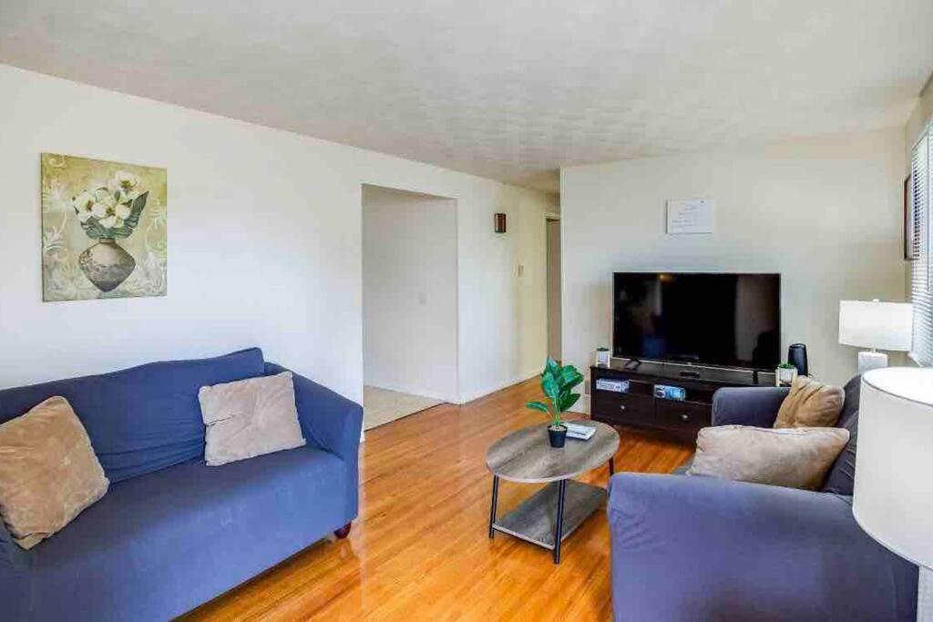 Villa {Hot Tub In Ranch} Mins To Airport/Uofr/Strng/Dwtn Rochester Esterno foto