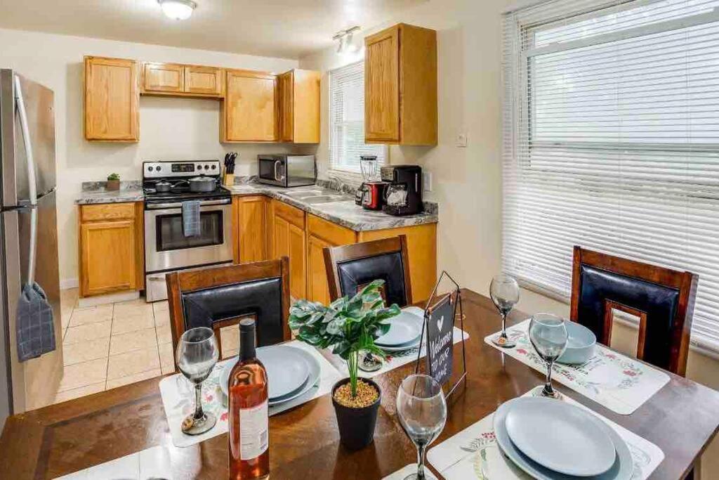 Villa {Hot Tub In Ranch} Mins To Airport/Uofr/Strng/Dwtn Rochester Esterno foto