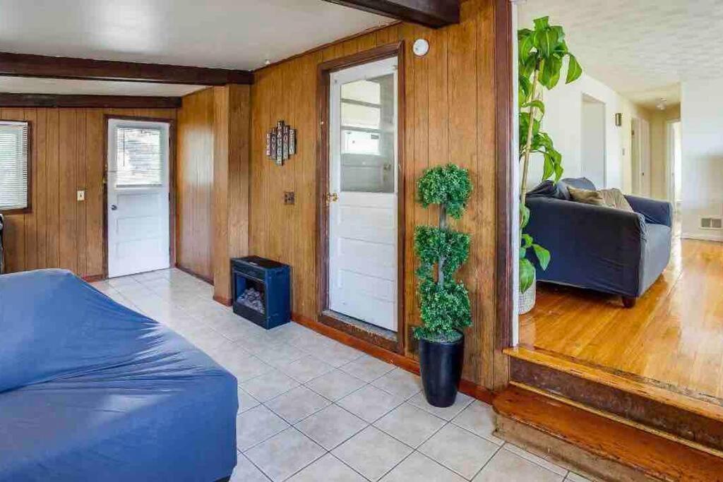Villa {Hot Tub In Ranch} Mins To Airport/Uofr/Strng/Dwtn Rochester Esterno foto